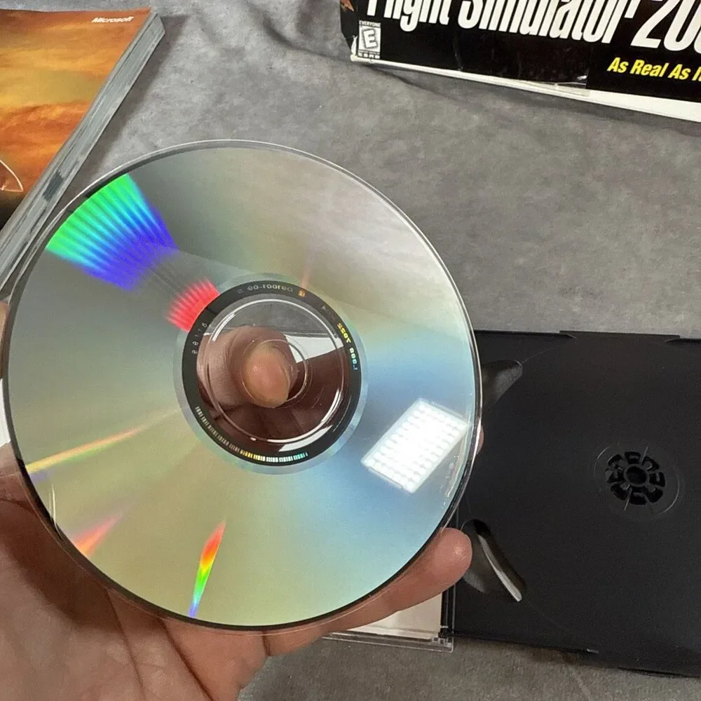 Microsoft Flight Simulator 2000 - Vintage PC Game Complete In Box.